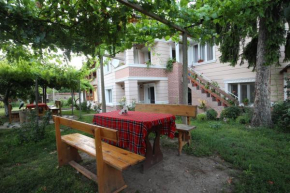 Гостиница Slanchevata Kashta  Крушуна